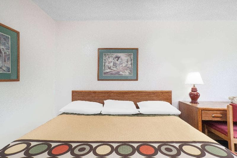 Super 8 by Wyndham Queensbury Glens Falls 2
