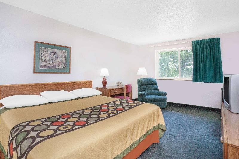 Super 8 by Wyndham Queensbury Glens Falls 3