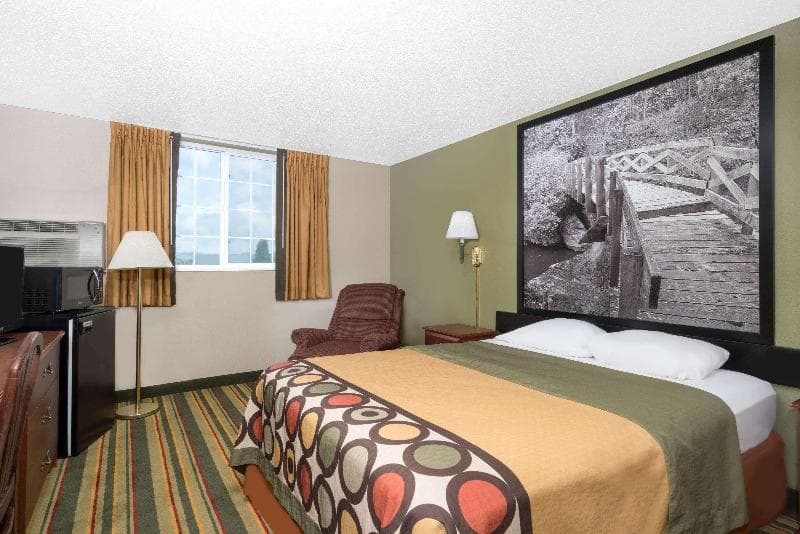 Super 8 by Wyndham Winona 3