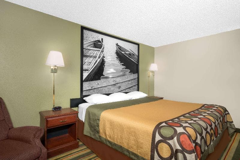 Super 8 by Wyndham Winona 5