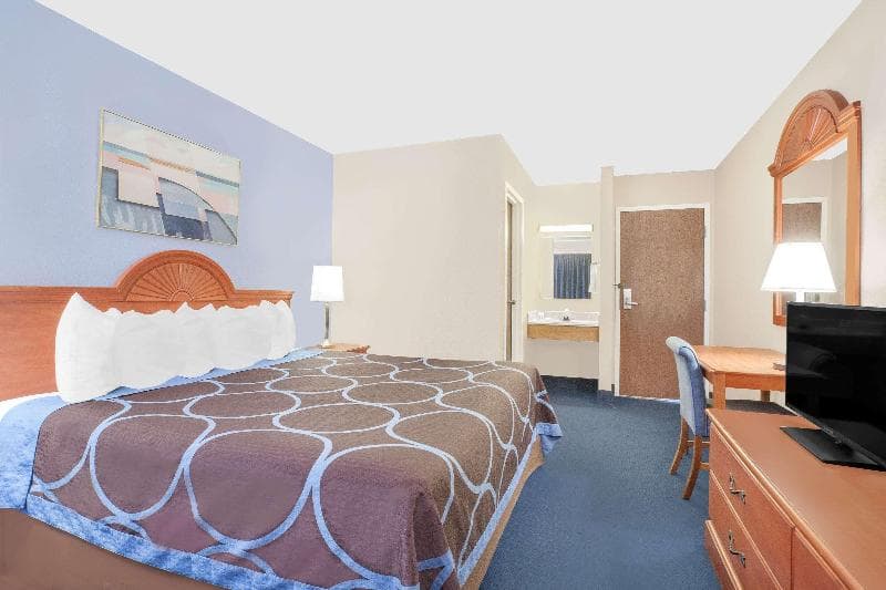 Super 8 by Wyndham Middletown photo 1