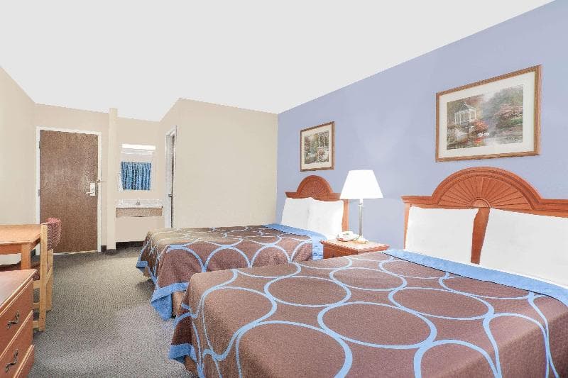 Super 8 by Wyndham Middletown 5
