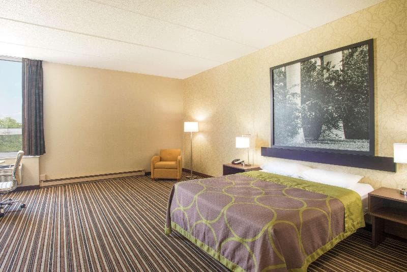 Super 8 by Wyndham Plattsburgh 3