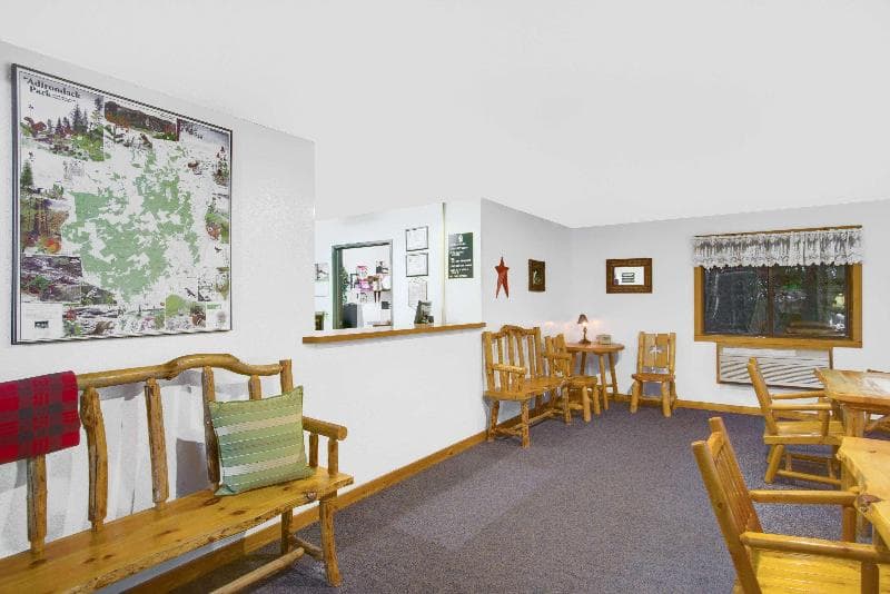 Super 8 by Wyndham Lake George/Warrensburg Area 3