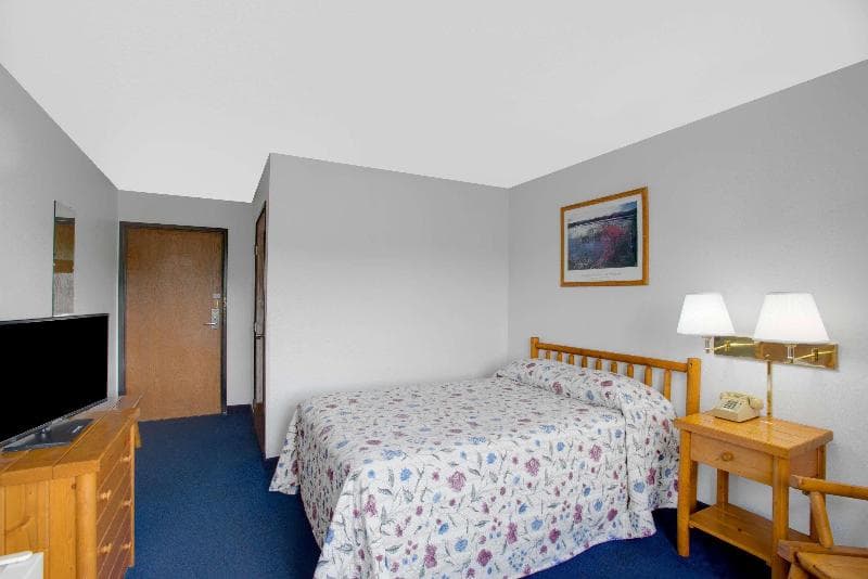 Super 8 by Wyndham Lake George/Warrensburg Area 5