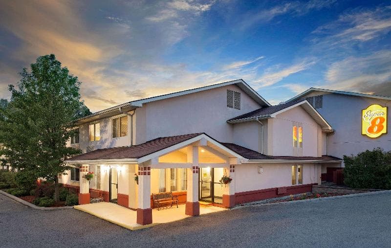 Super 8 by Wyndham Newburgh/West Point Near Stewart Airport 2
