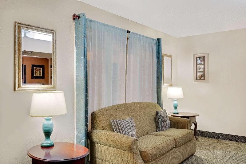 Super 8 by Wyndham Newburgh/West Point Near Stewart Airport 3