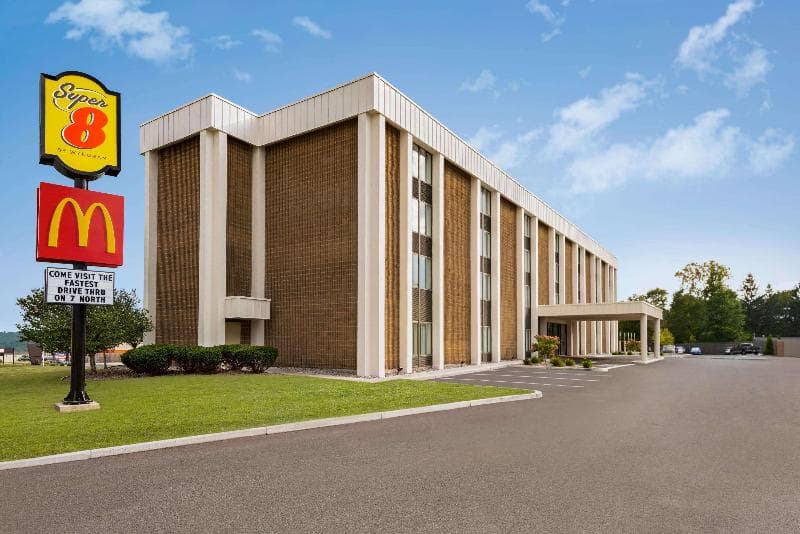 Super 8 By Wyndham Liverpool/Syracuse North Airport photo 1