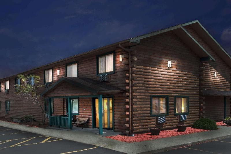 Super 8 by Wyndham Ticonderoga photo 1