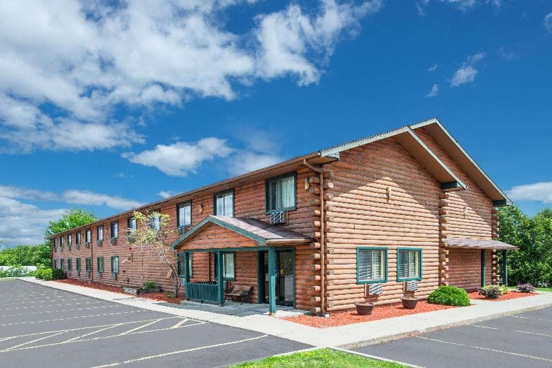 Super 8 by Wyndham Ticonderoga 2