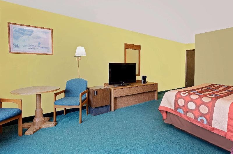 Super 8 by Wyndham Sturgeon Bay 1