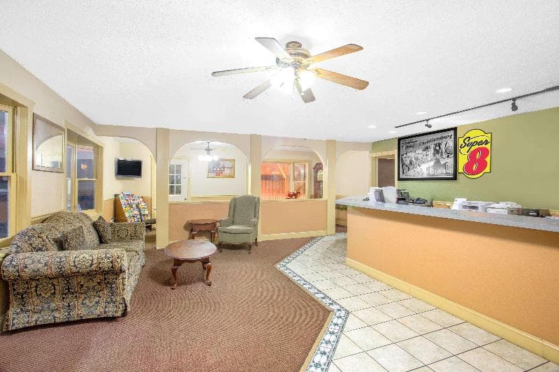 Super 8 by Wyndham Christiansburg 5