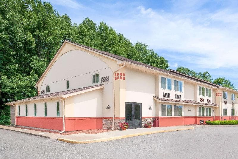Super 8 by Wyndham Oneonta/Cooperstown 2