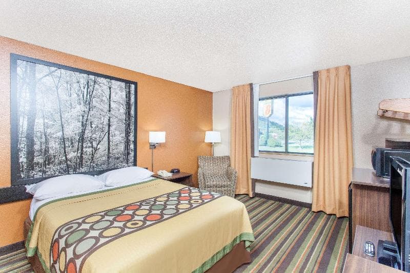 Super 8 by Wyndham Norton 2