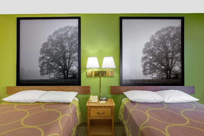 Super 8 by Wyndham Radford photo 1