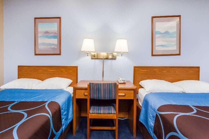 Super 8 by Wyndham Sidney 5