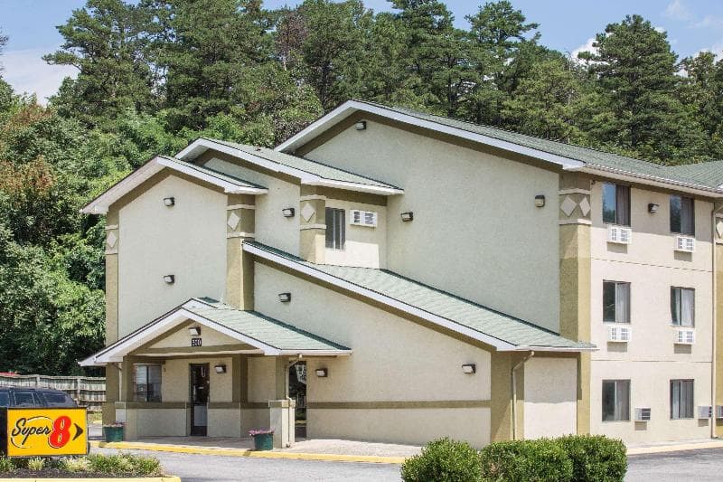 Super 8 by Wyndham Salem 3