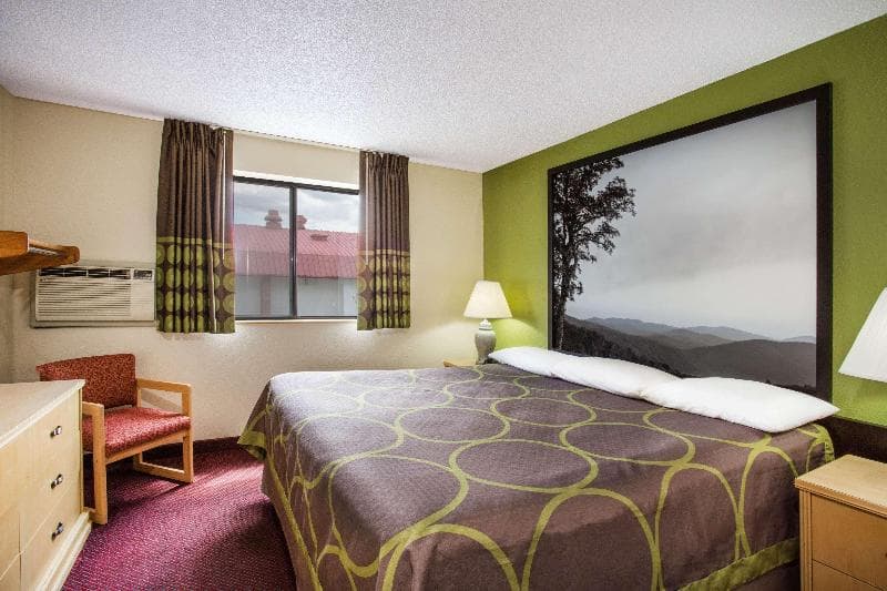 Super 8 by Wyndham Salem 2