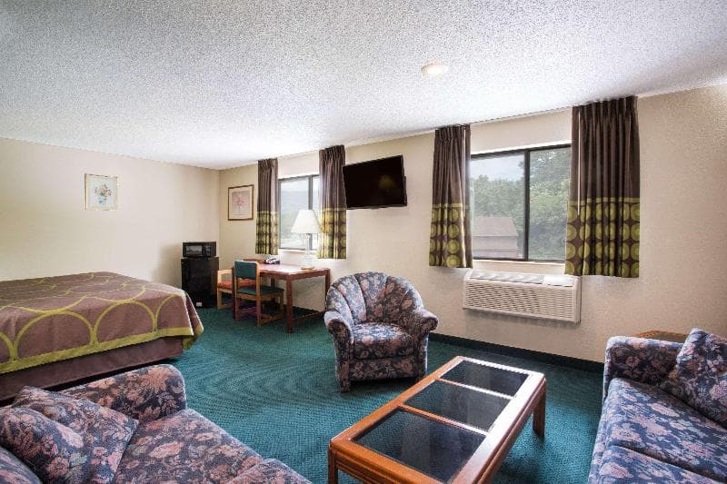Super 8 by Wyndham Salem 4