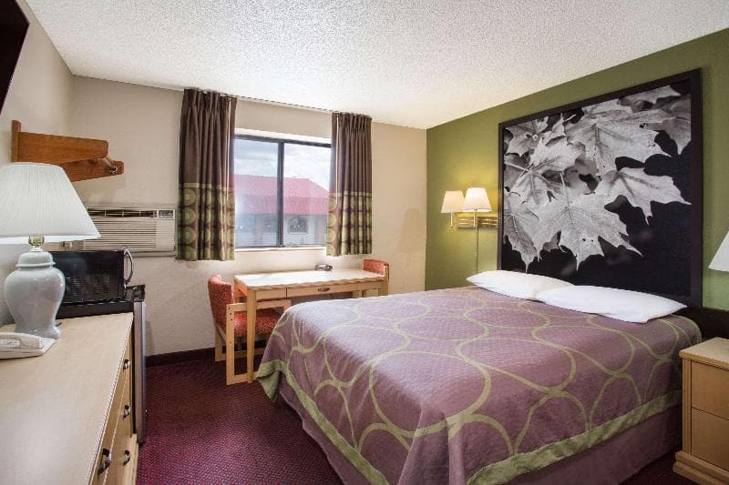Super 8 by Wyndham Salem 5