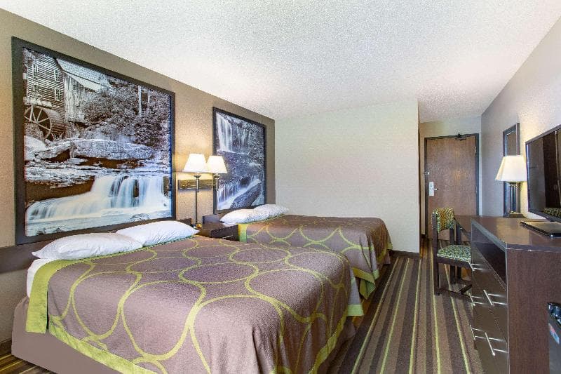 Super 8 by Wyndham Weston photo 1