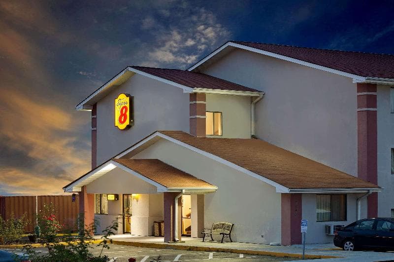 Super 8 by Wyndham Waynesboro 5