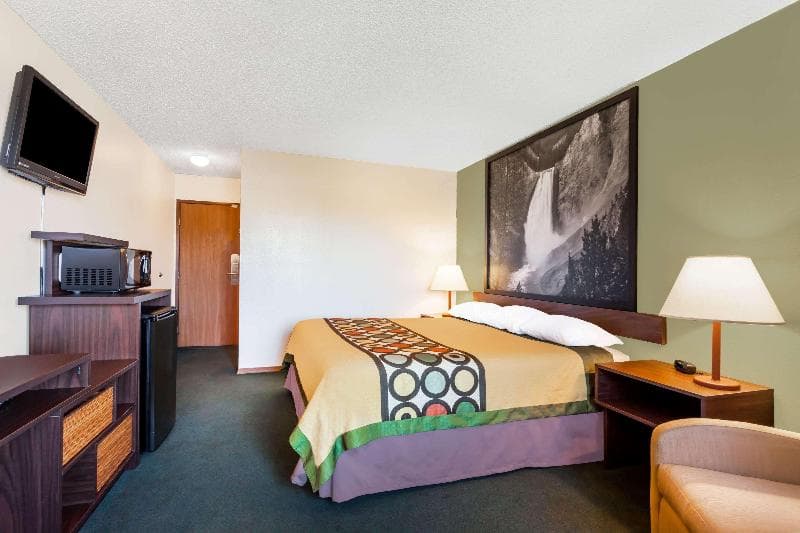 Super 8 By Wyndham Livingston 2