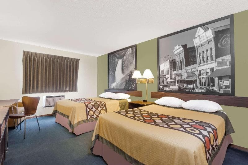 Super 8 By Wyndham Livingston 4