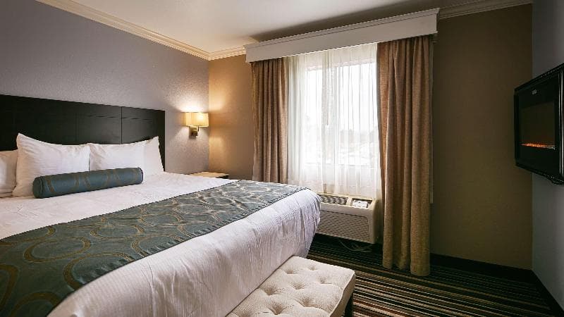 Best Western Plus Diamond Valley Inn 4