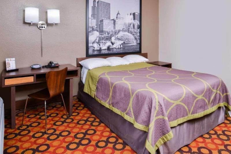 Super 8 by Wyndham Romeoville Bolingbrook 5