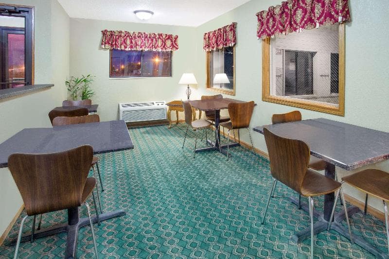 Super Sleep Inn By Oyo I-80 Princeton 5