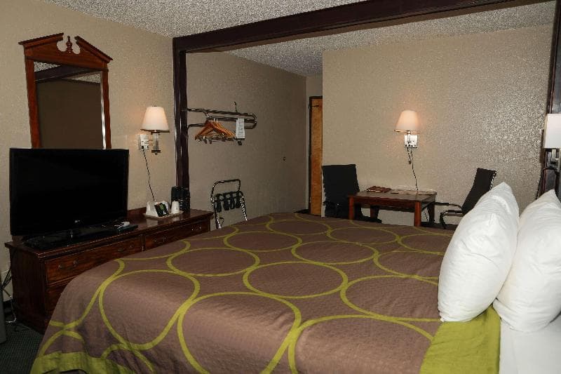 Super 8 By Wyndham Gallup 3