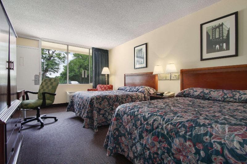 Super 8 by Wyndham Dover photo 1