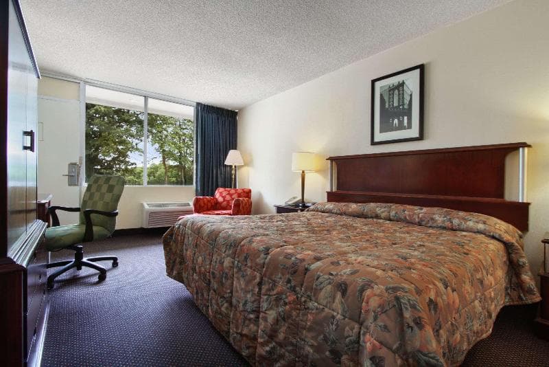 Super 8 by Wyndham Dover 5
