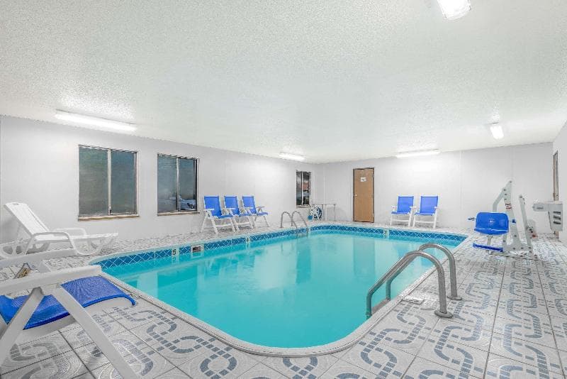 Super 8 by Wyndham Vincennes 2