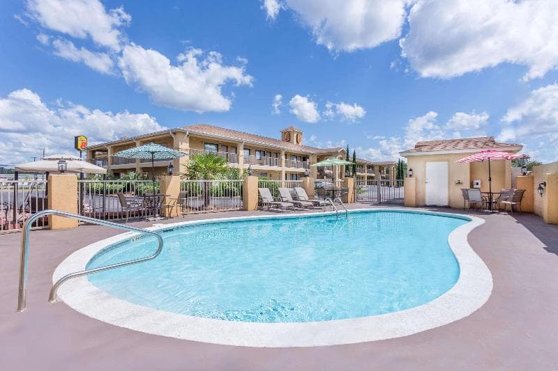 Super 8 by Wyndham Prattville Montgomery 5