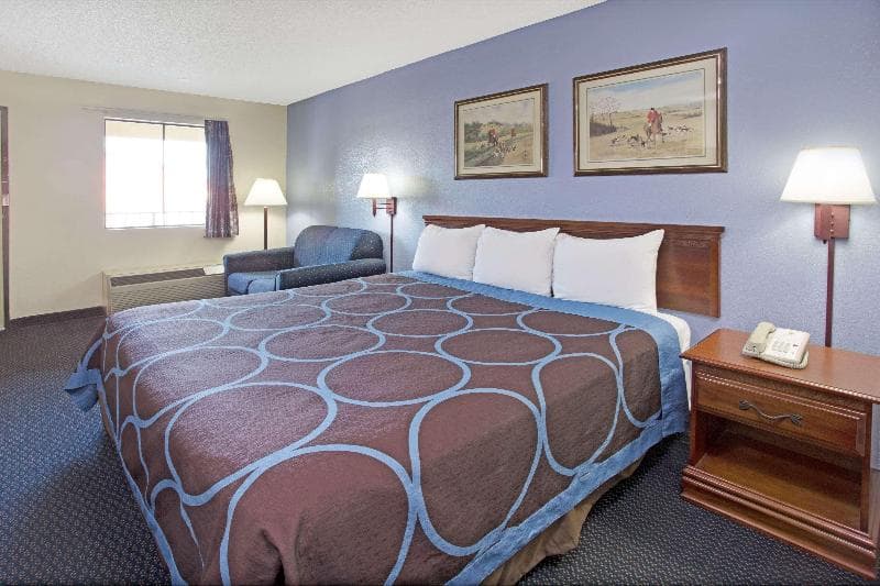 Super 8 by Wyndham Suwanee 3