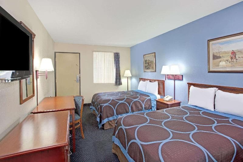 Super 8 by Wyndham Suwanee 5