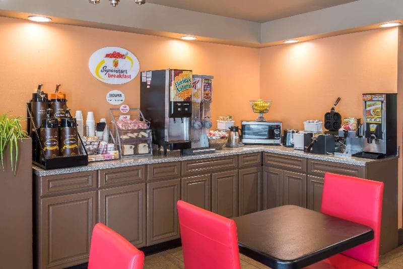 Super 8 Batavia E Of Darien Lake Theme Park 3