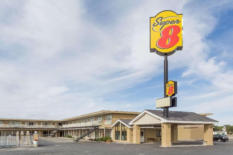 Super 8 By Wyndham Wells 4