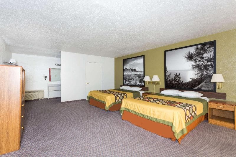 Super 8 By Wyndham Wells photo 1