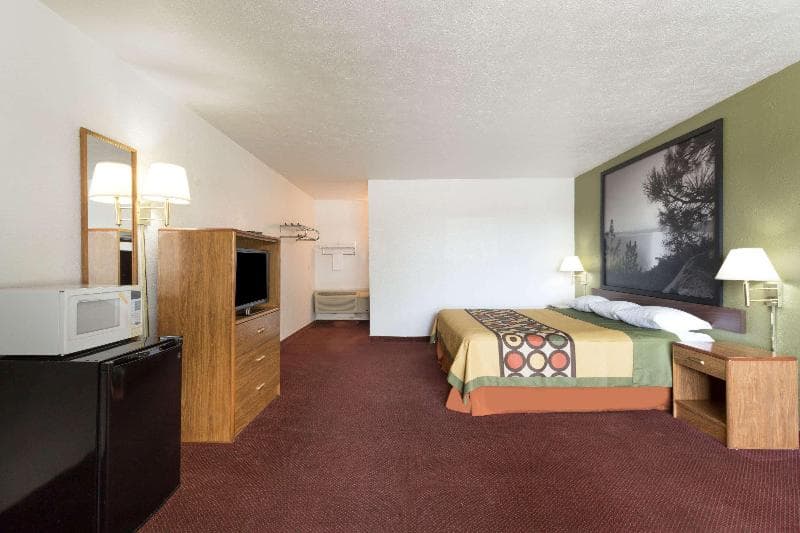 Super 8 By Wyndham Wells 5