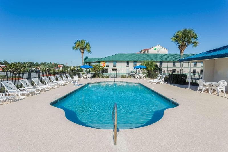Super 8 by Wyndham Valdosta/Conference Center Area 5