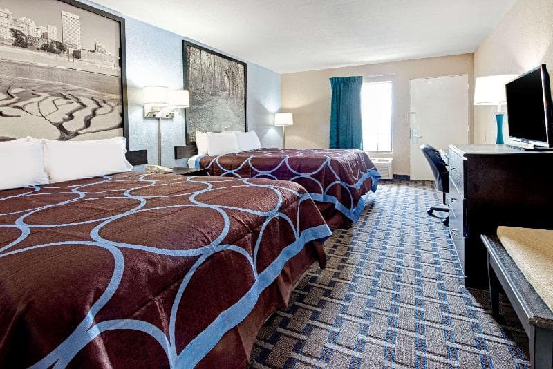 Super 8 By Wyndham Lakeland photo 1