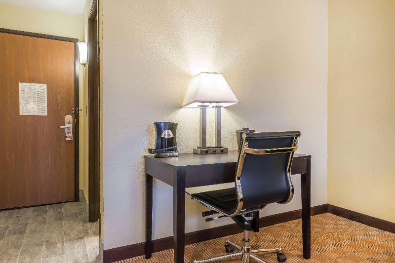 Quality Inn &Suites Pittsburgh 3
