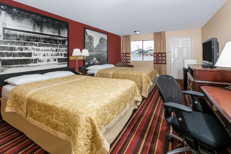 Super 8 By Wyndham Temple 4