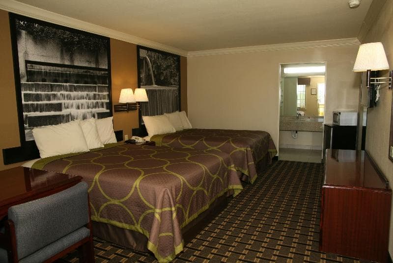 Super 8 By Wyndham Tyler 4