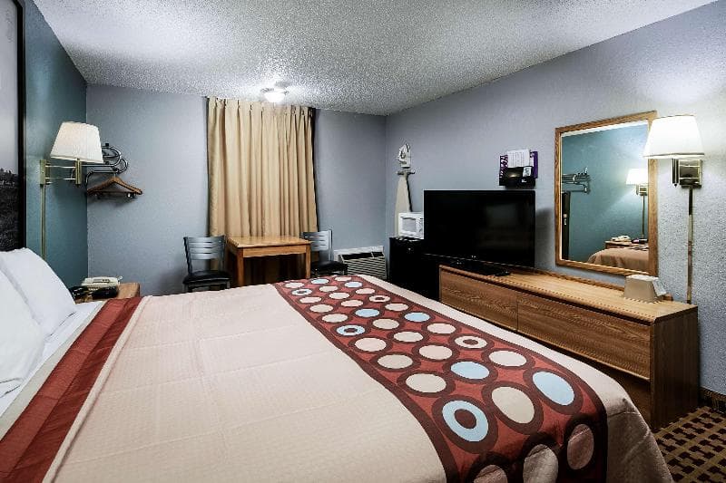 Super 8 by Wyndham Elk City photo 1