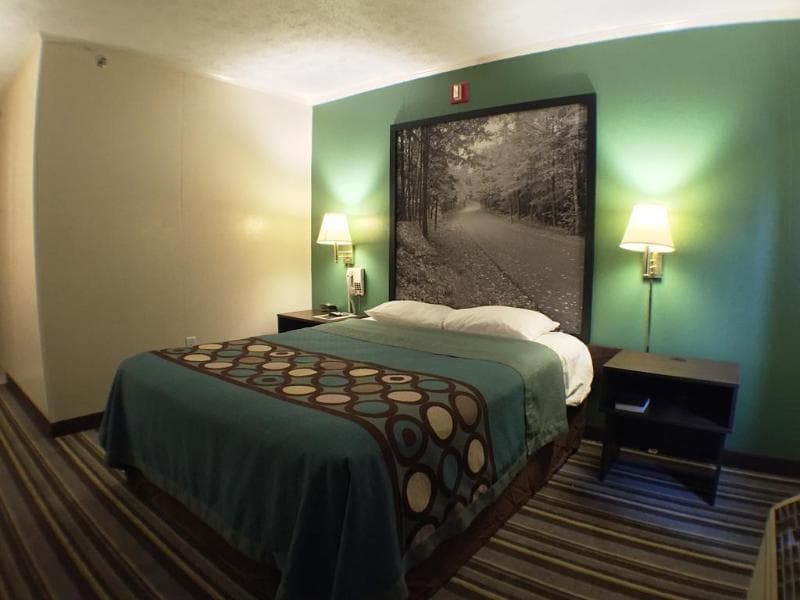 Super 8 Syracuse East main