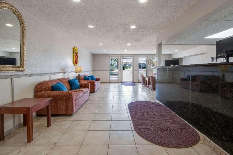 Super 8 by Wyndham College Station 4